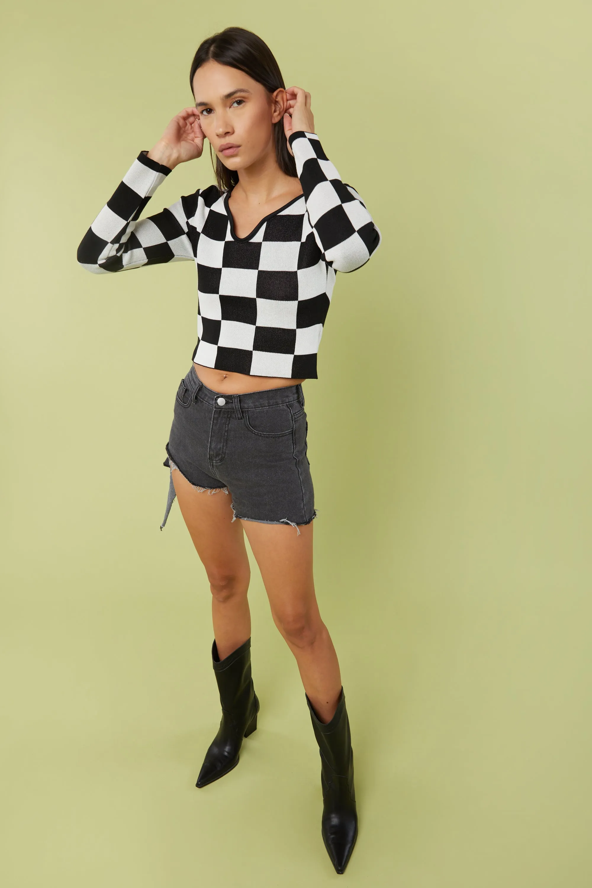 CHECKERED V-NECK TOP